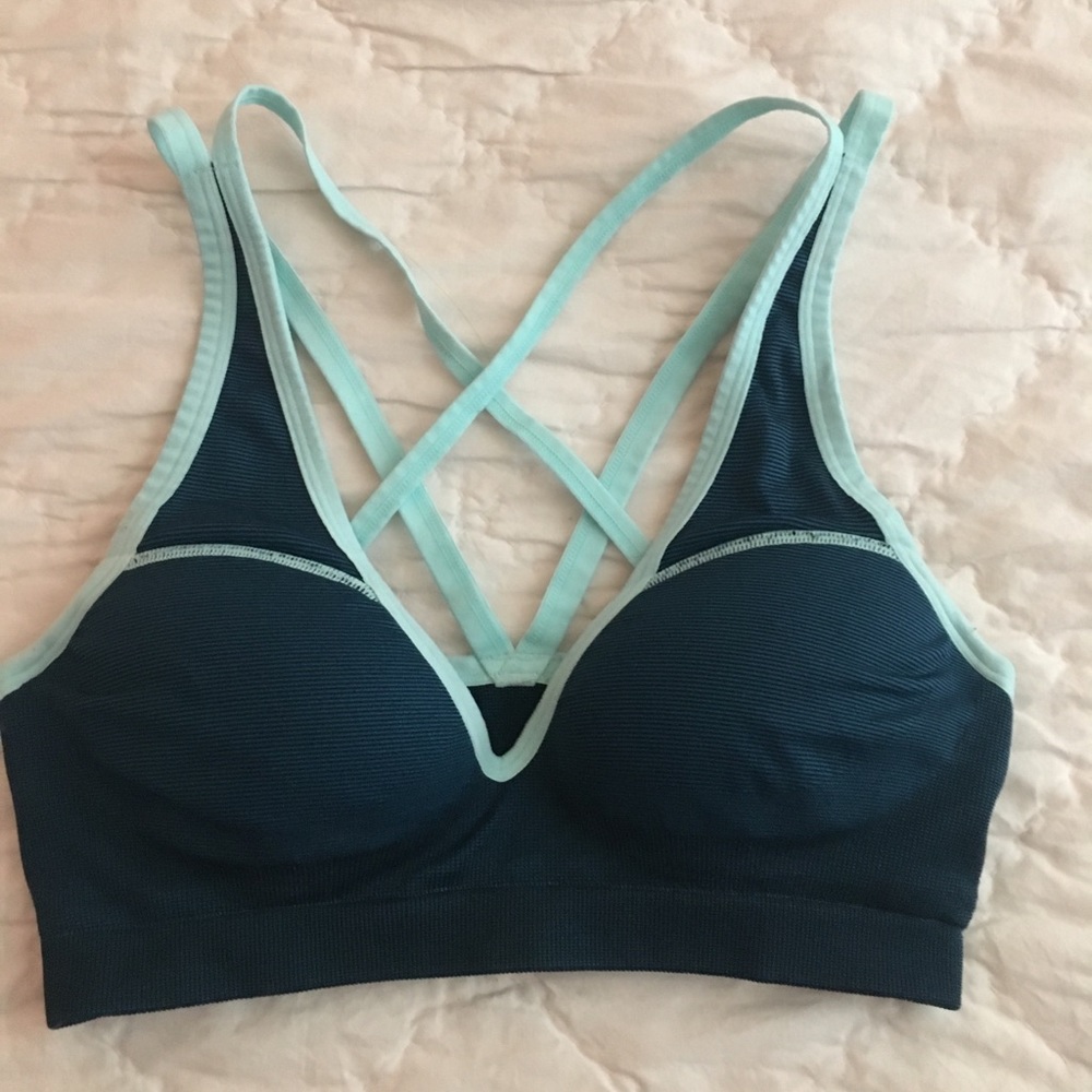 VS pink sports bra